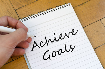 Obraz premium Achieve goals concept on notebook