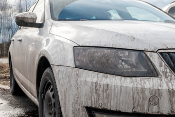 Fototapeta premium Dirty white car