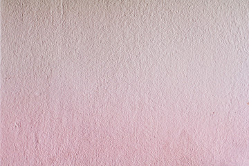 imbiancatura grezza e ruvida di un muro interno con le tonalità rosa e fucsia