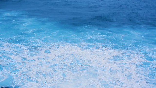 oc&eacute;an d&eacute;cha&icirc;n&eacute; slow motion  