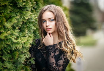 Naklejka premium Beautiful girl portrait in a black dress