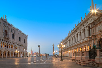 Obraz premium Duks palace on st. Marks square, Venice Italy at dawn