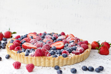 Tart with fresh berries