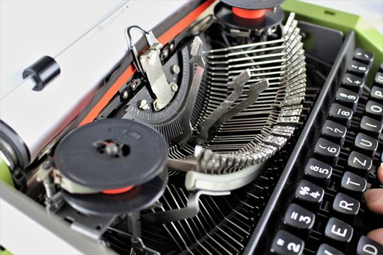 An image of a typewriter