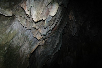 Stalagtites dans une grotte