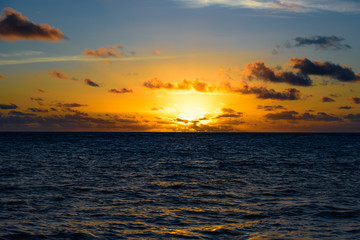 Obraz premium dawn sun tranquil calm sea