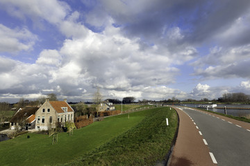 Fototapeta na wymiar Dike along the river Lek in the Netherlands