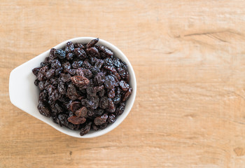 black raisins in bowl