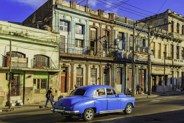 Naklejka na ściany i meble Classic cars in Havana