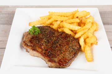 Rumpsteak mit Pommes