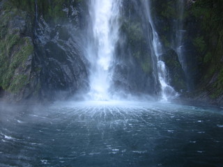 Fototapeta na wymiar Water flowing from a waterfall 