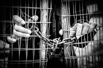 Sklave im käfig