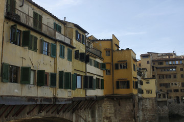 Fototapeta na wymiar view of ponte vecchio in florence