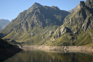 retenue d'eau en montagne