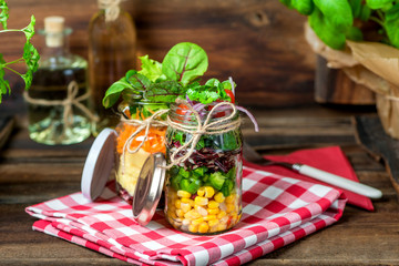 Salat im Glas - Shaking Salad - Trend Essen - Fasten & Diät