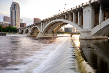 Naklejka premium Bridge and the Mississippi River