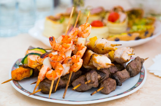 Kebab. Delicacies and snacks in the buffet. Seafood. A gala reception. Banquet. Catering.