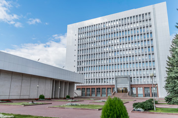 Fototapeta na wymiar Russia, Novosibirsk - August 20, 2016: Novosibirsk center