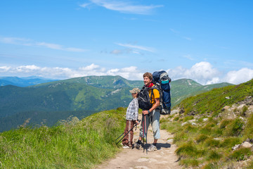 Obraz premium Happy moments of life - father and son together while traveling