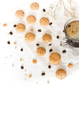 Obraz na płótnie Canvas coffee cup with amaretti biscuits