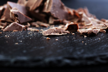 Dark chocolate stack, chips and powder