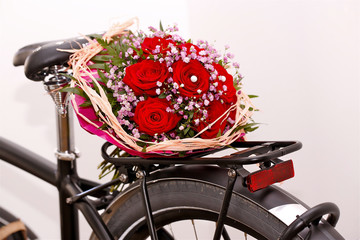 Fototapeta premium Flowers on old bicycle