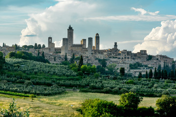 Fototapeta na wymiar overview of the city of the towers of San Gimignano in Tuscany