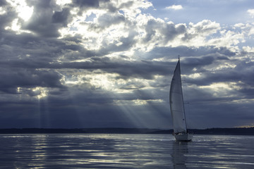 Obraz na płótnie Canvas Sunset sail