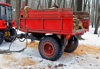 Obraz premium The red trailer with firewood 1