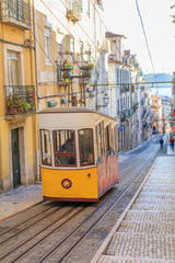 Obraz na płótnie Canvas Vista do elevador da Bica em Lisboa