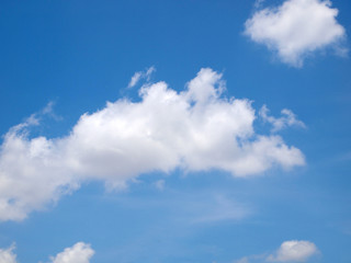 Fototapeta na wymiar blue sky and beautiful clouds