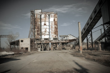 Obraz premium ruins of a cement plant