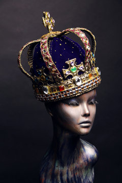 Mannequin in creative golden crown