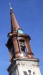 Fototapeta na wymiar Blick hinauf zum wiedererrichteten Turmhelm der Berliner Parochialkirche
