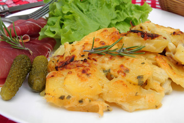 gratin de pommes de terre et jambon sec