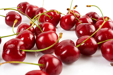 Obraz na płótnie Canvas Fresh ripe cherries isolated on white background