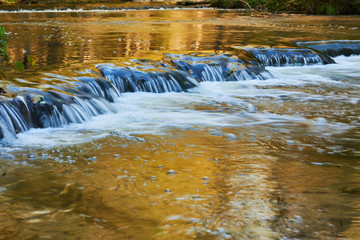 Progi wodne na rzece Tanew w rezerwacie Szumy