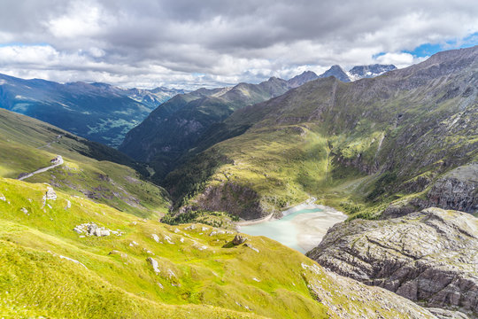 Gletscherstausee am Fuße des Großglockners in Kärnten Österreich