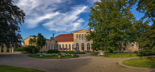 Schlosspark Neustrelitz: Orangerie mit Garten und Adorant