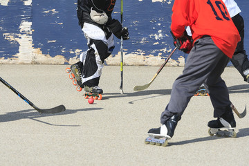 Fototapeta premium scrambling for the puck