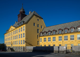 Norwegen - Aspoy Schule in Ålesund