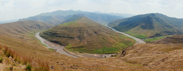 River bend of the Oranje River near the village of Makunyapane, Lesotho
