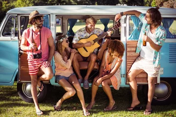 Stoff pro Meter Group of friends having fun at music festival © WavebreakMediaMicro