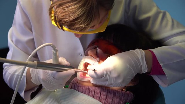 A young woman came to the dentist for dental treatment