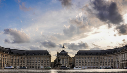 Obraz premium Tourisme à Bordeaux, Place de la Bourse, France