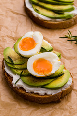 avocado and egg sandwich