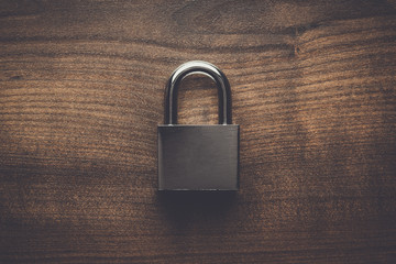 Naklejka premium check-lock on the brown wooden table background