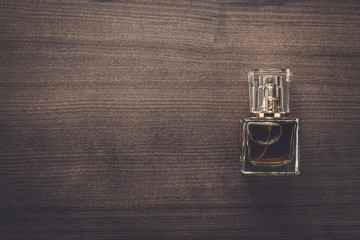 perfume bottle on the wooden background - obrazy, fototapety, plakaty