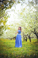 Fototapeta na wymiar beautiful woman in a cherry orchard