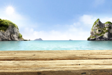 Obraz premium wooden desk and sea 